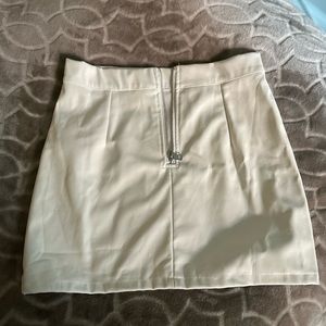 White leather skirt. Size medium.